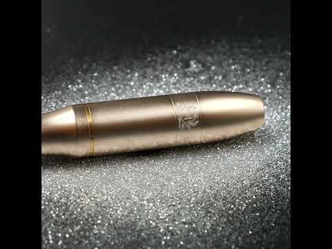 Caneta Máquina Skin Monarch Baron 360 Champagne + cordão